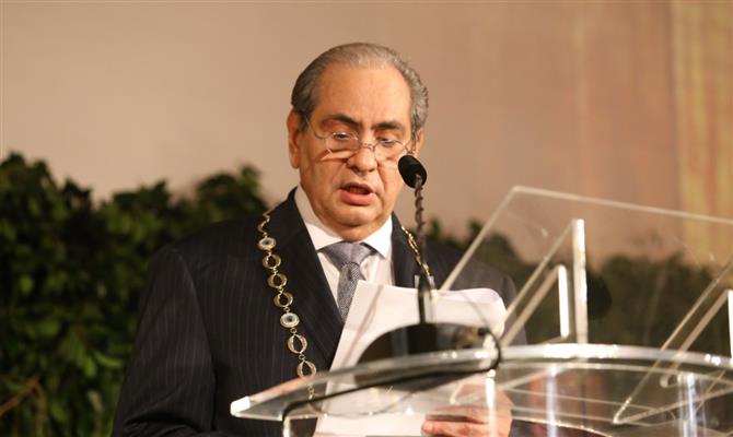 José Roberto Tadro assume presidência da CNC