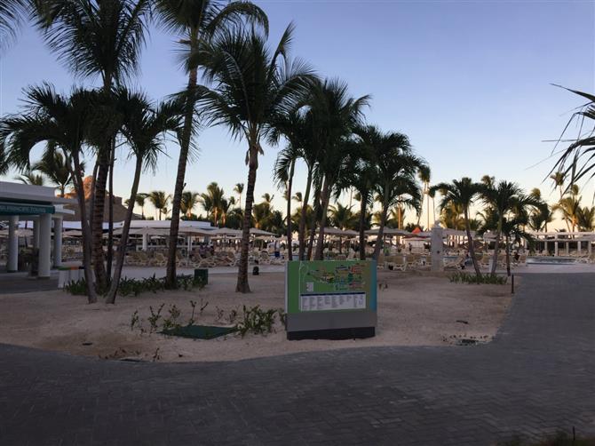 Os banheiros e área de frigobar dos dois modelos são semelhantes. Todos os hóspedes também têm acesso aos mesmos serviços, como concierge e mordomo 24h