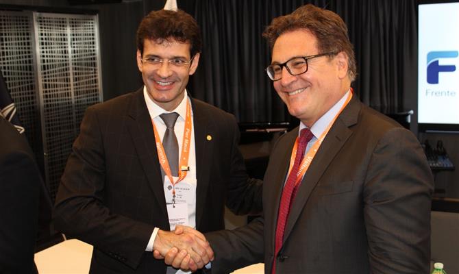 Os dois ministros do Turismo: o futuro, Marcelo Álvaro Antônio, e o atual, Vinicius Lummertz