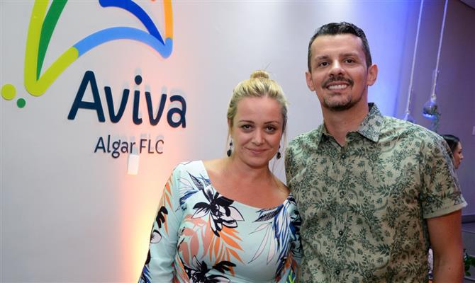 Gerente de Experiência Marketing da Aviva, Flávia Possani, com o diretor do Aviva Vacation Club, Edson Cândido, durante evento