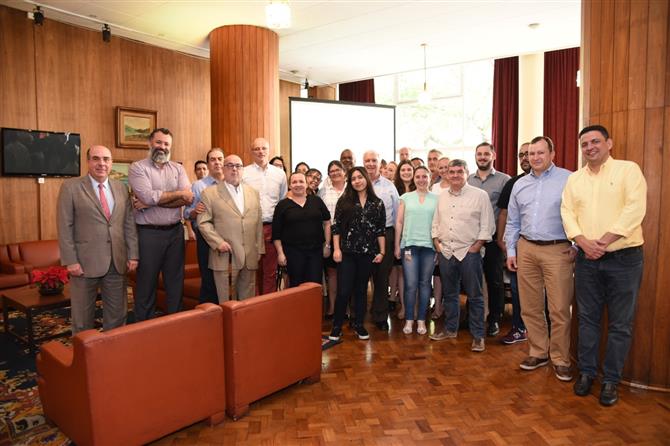 Equipe da APG Brazil junto dos agentes e demais membros do trade no almoço de fim de ano