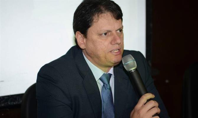 Ministro da Infraestrutura, Tarcísio Gomes de Freitas, disse que há projeções para privatizar ou liquidar cerca de 100 estatais, incluindo subsidiárias do Banco do Brasil, BNDES e Petrobras. Meta é reduzir gastos (Elza Fiúza/Agência Brasil)