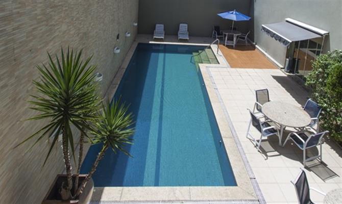 Área da piscina do novo Ibis Styles Belém Nazaré