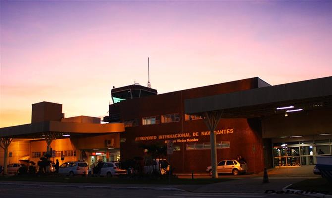 Aeroporto de Navegantes conta com 44 operações regulares, uma rota periódica para Foz do Iguaçu e voos noturnos para Buenos Aires.