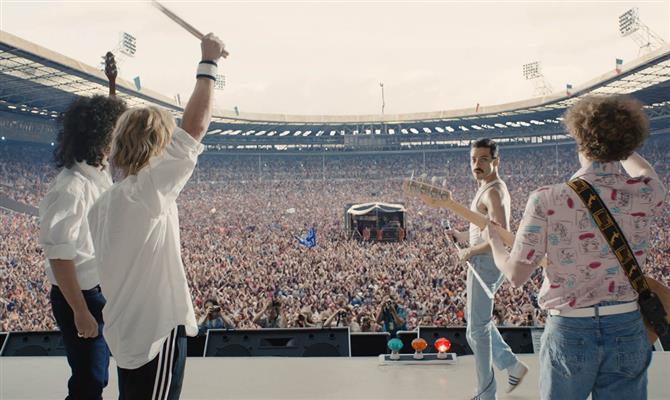 A apresentação do Live Aid no Wembley Stadium teve de ser recriada em outro local em Bohemian Rhapsody