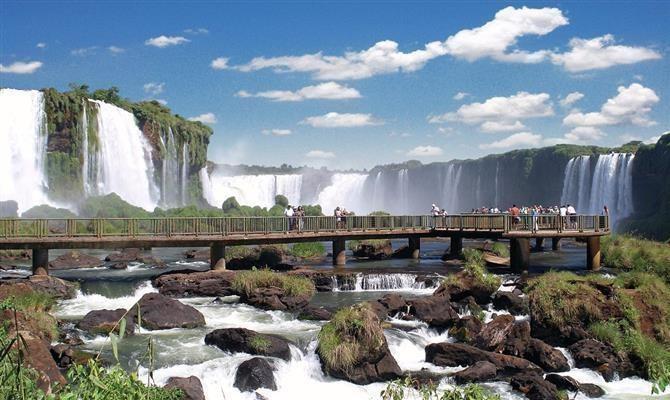 Quinto maior país do mundo em área, o Brasil tem belezas naturais como as Cataratas do Iguaçu