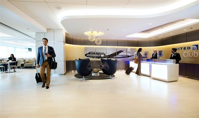 O United Club do aeroporto de Chicago (EUA) é um dos mais de 50 lounges da companhia aérea pelo mundo