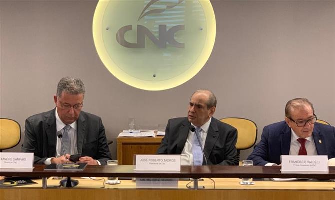 Alexandre Sampaio, diretor da CNC, José Roberto Tadros, presidente da CNC, e Francisco Valdeci, hoteleiro e vice-presidente da CNC