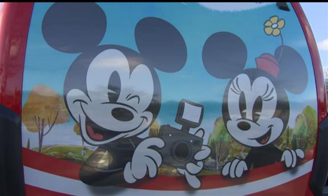 Mickey e Minnie enfeitam teleférico da Disney
