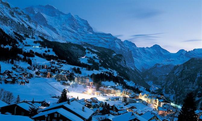 Wengen conta com uma pista de esqui no centro do vilarejo, perfeito para crianças aprenderem e se divertirem durante o dia