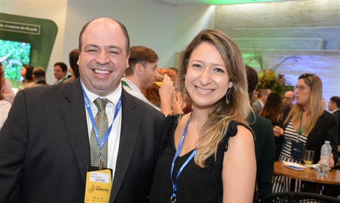 Alex Savic e Jacqueline Conrado, da United Airlines