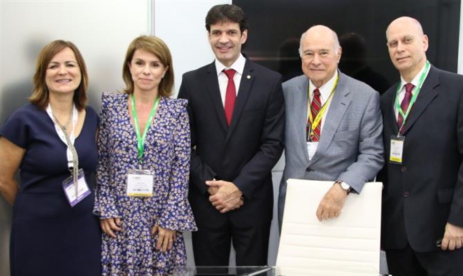 O ministro Marcelo Álvaro Antônio, do Turismo, recebe os sócios da Matcher, Ana Donato, Jeanine Pires e Guillermo Alcorta, e o executivo Lawrence Reinisch