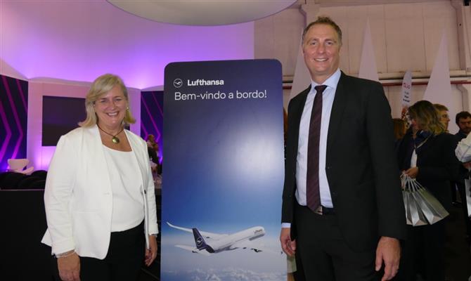 A diretora geral da Lufthansa no Brasil, Annette Taeuber, e o diretor sênior de Vendas da aérea, Tom Maes