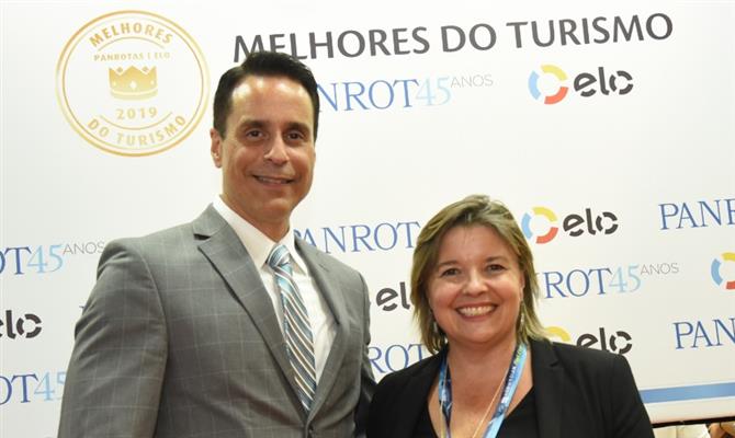Frank Medina e Estela Farina, VP da Norwegian Cruise Line na América Latina e diretora Brasil da empresa, respectivamente 