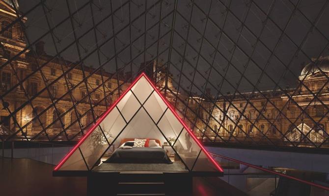 Acomodação ficará dentro da pirâmide do museu parisiense