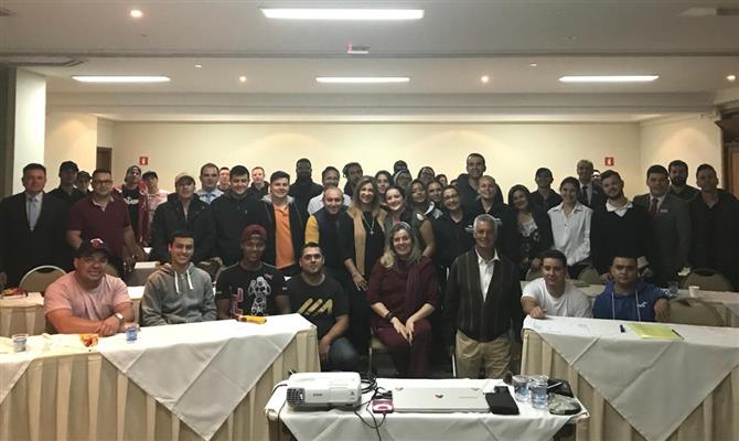 Colaboradores participantes do ciclo de treinamentos em Campos do Jordão