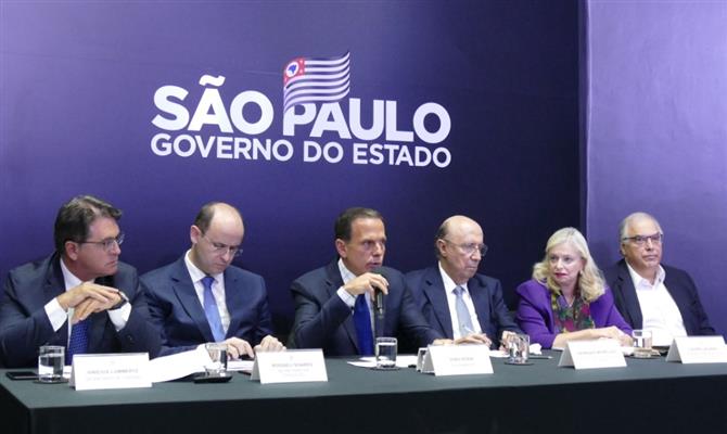 Governador de São Paulo, João Doria, com secretários durante coletiva