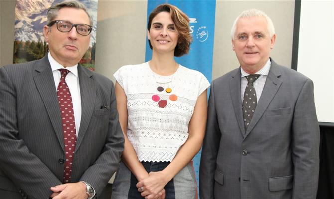 Luis Castillo (cônsul geral da Argentina), Natalia Pisoni (Inprotur) e Marcos Bednarski (cônsul geral adjunto da Argentina)