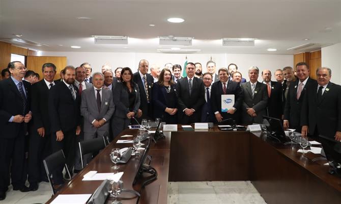 Presidente Bolsonaro reuniu-se com o ministro do Turismo, Marcelo Álvaro Antônio, e representantes do trade brasileiro