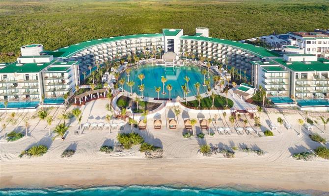 Resort foi construído horizontalmente para que mais acomodações tivesse acesso direto à praia 
