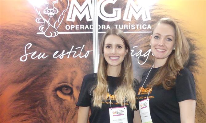 Jéssika Levandowski e Marina Patriota, da MGM, no 25º Salão Paranaense de Turismo