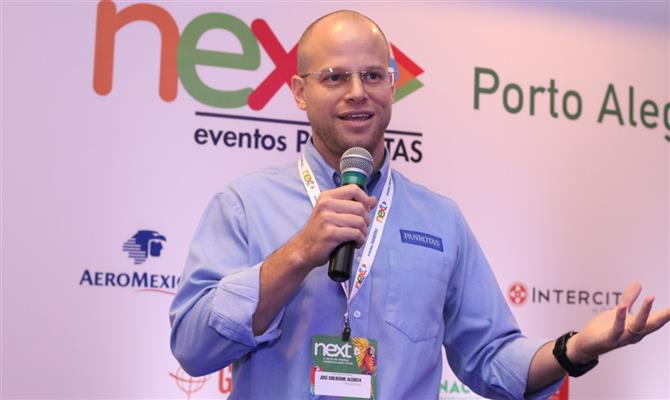José Guilherme, CEO da PANROTAS, na abertura do Next Porto Alegre