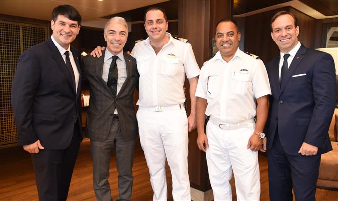 Igacio Palacios, Roberto Fusaro, Yannis Kazalis (diretor de Hotel do MSC Seaside), Errol Saldanha (diretor de Serviços Hoteleiros do MSC Seaside), e Adrian Ursilli