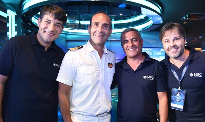 O comandante do MSC Seaside, Francesco Di Palma, com Ignacio Palacios Hidalgo, Marco Cardoso e Rafael Sacomani
