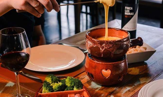 Restaurantes com rodízio de fondue são famosos na Serra Gaúcha