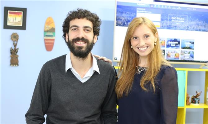 O co-fundador da Turismo City, Martín Levy, e Paula Rebouças, country manager da plataforma no Brasil