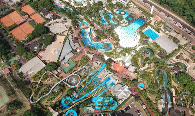 Thermas dos Laranjais, em Olímpia (SP), é o parque aquático mais visitado da América Latina