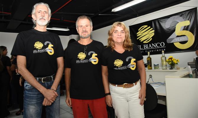 Os sócios Sidney Linhares, Claudio e Denise Del Bianco, em comemoração dos 25 anos de sucesso 
