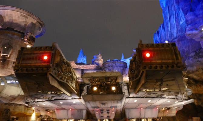 Millennium Falcon da Disneyland tem mais de 30 metros de comprimento