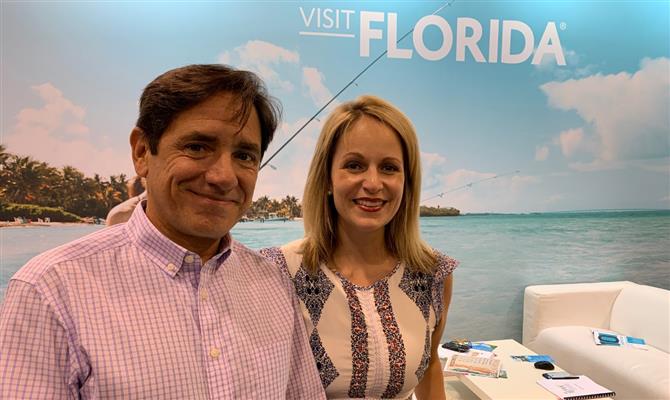 Gerardo Llanes com a gerente de Marketing Internacional do Visit Florida, Lauren Pace