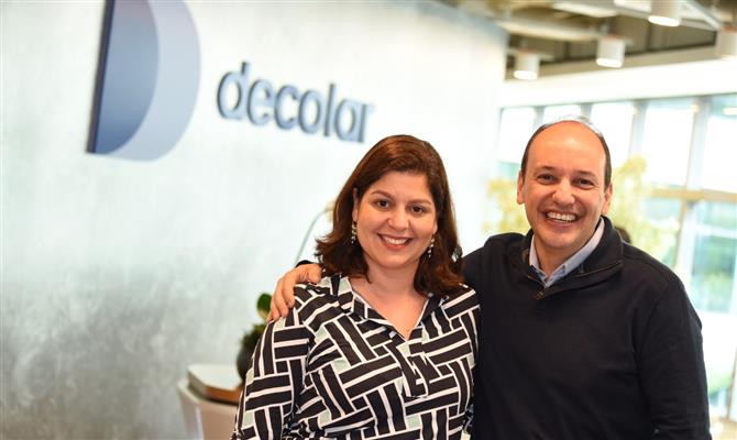 Head de Marketing da Decolar, Bruna Milet, e o diretor geral no Brasil, Alexandre Moshe
