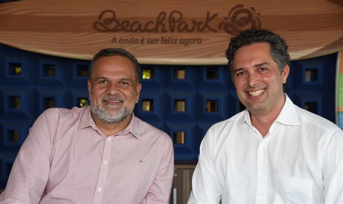 Editor chefe da PANROTAS, Artur Luiz Andrade, ao lado de Murilo Pascoal, CEO do Beach Park 