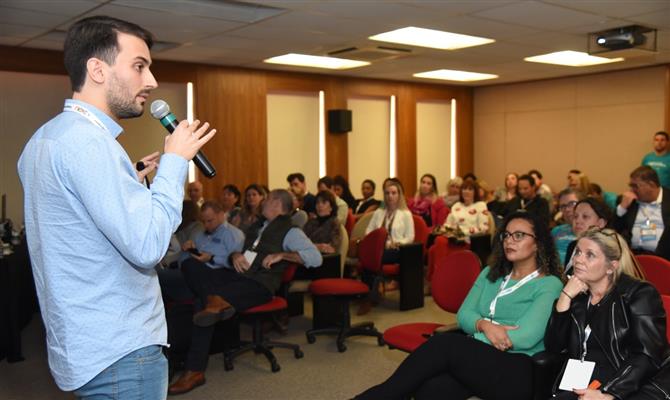 Demián Etcheverri, do Facebook, durante palestra na sede da Ancoradouro
