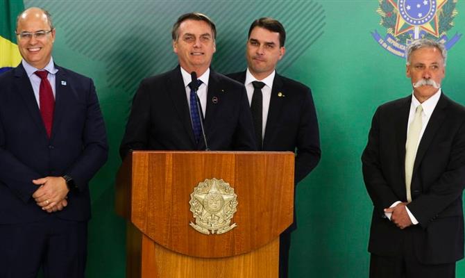 Wilson Witzel, governador do Rio de Janeiro, com o presidente da República Jair Bolsonaro, senador Flavio Bolsonaro, e Chase Carrey, CEO da Fórmula 1