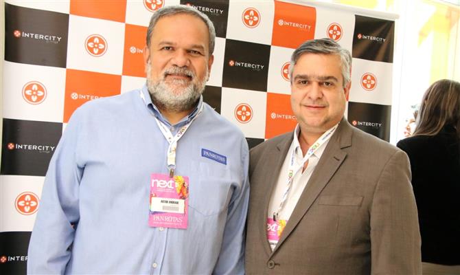 Artur Andrade, da PANROTAS, e Rodrigo Cançado, do Intercity