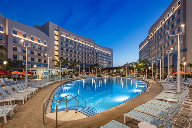 Endless Summer Resort – Surfside Inn and Suites