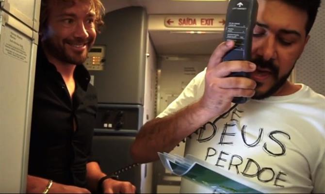 Diego Lugano e Felipe Reis no voo da Gol para Belo Horizonte