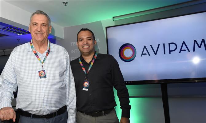 O presidente da Avipam, Antônio Fernando Slomp, ao lado do diretor comercial e de Operações da Avipam,  Peterson Prado