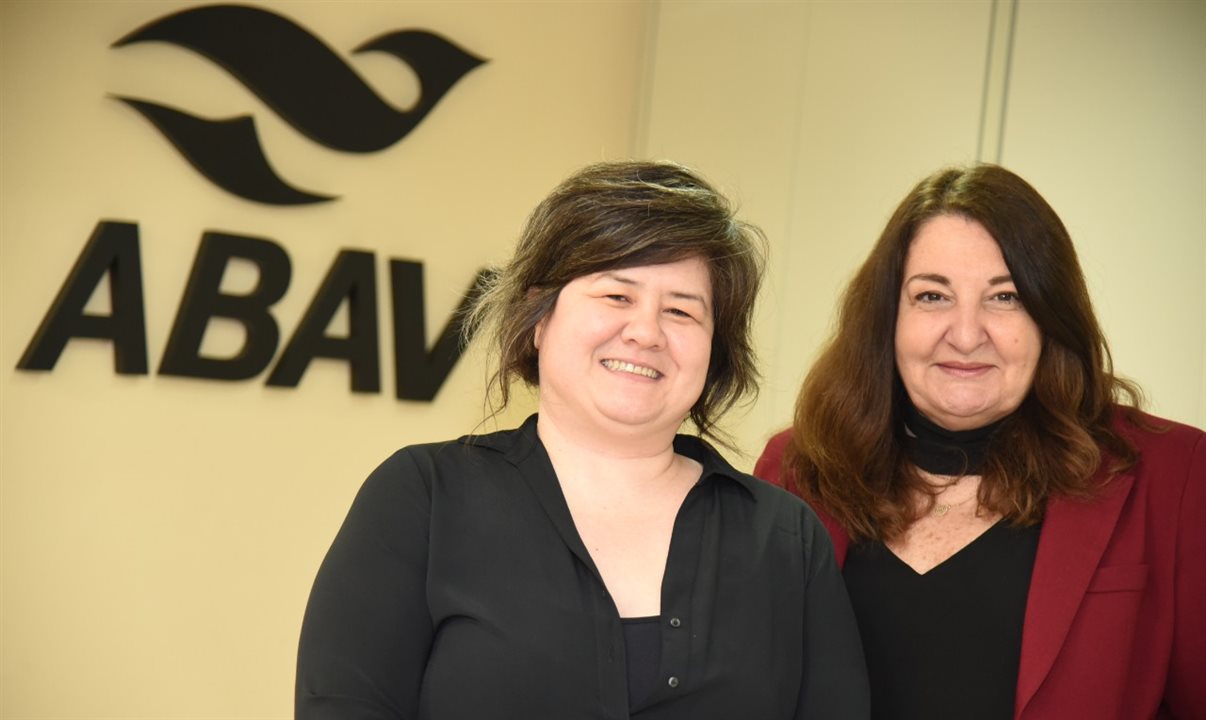 Jerusa Hara, coordenadora do evento e gerente geral da entidade, e Magda Nassar, presidente da Abav Nacional