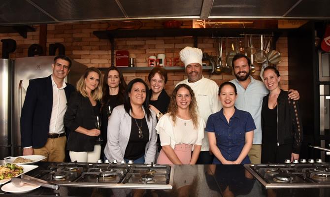 O CEO da operadora de Mice, Peter Payet, cozinhou o cardápio para convidados de TMCs e agências de eventos