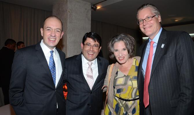 Luiz Henrique Teixeira com o VP Nicolas Ferri, Gail Grimmett e o CEO da Delta, Ed Bastian