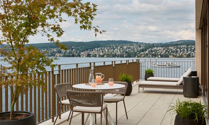 O hotel Alex Lake Zurich, na Suíça, também é uma das aberturas recentes