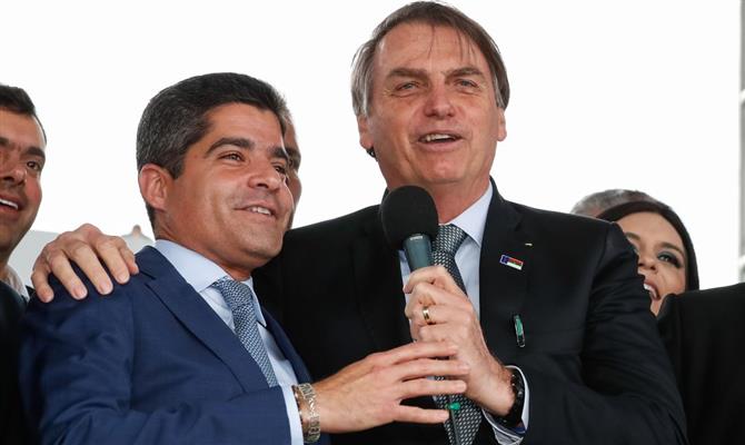 Bolsonaro destacou que o aeroporto trará muitos benefícios para a região com o incremento do Turismo. Na foto, ele com o prefeito de Salvador, Antônio Carlos Magalhães Neto