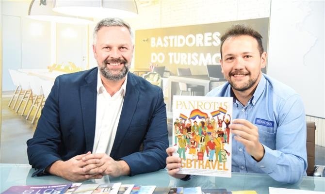 Simon Mayle, diretor da Proud Experiences, e Rodrigo Vieira, da PANROTAS, apresenam a edição especial LGBTravel