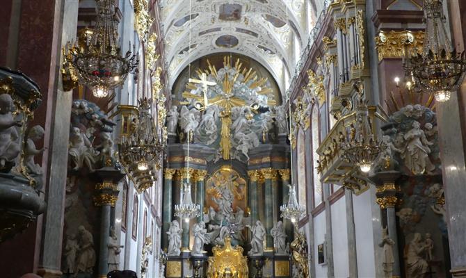 Santuário da Virgem Maria, em Czestochowa: destino de peregrinos católicos