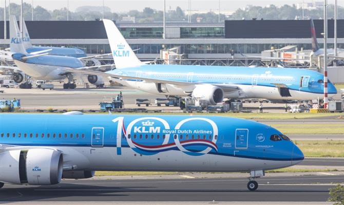 Aeronaves estão estampadas com o logo comemorativo de 100 anos da KLM